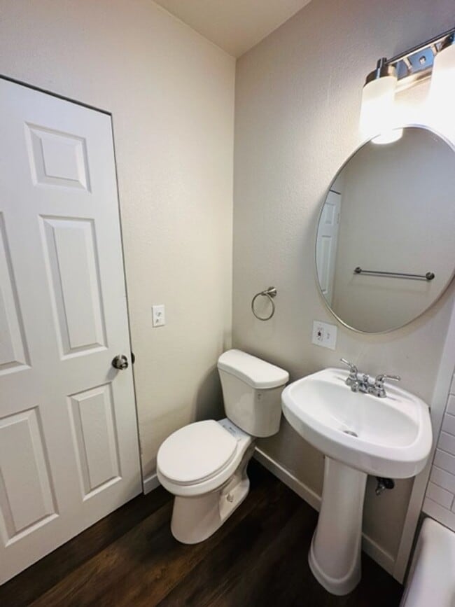 Building Photo - Adorable remodeled in 2023 2 bedroom 1 bathroom duplex available soon!