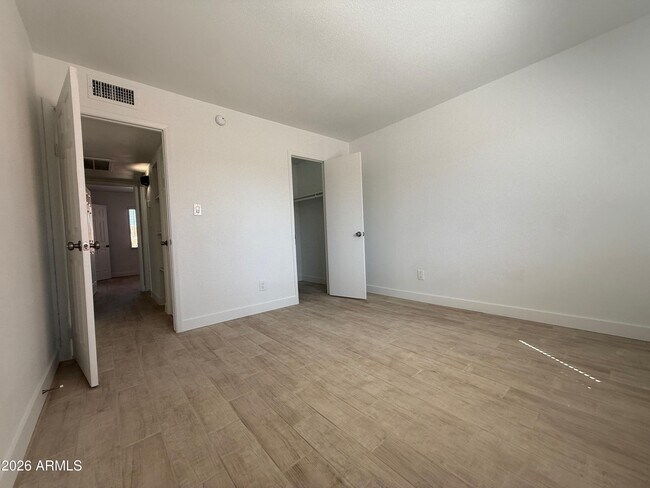 Building Photo - 4035 S 45th Pl