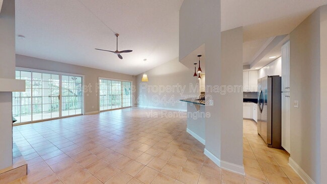 Building Photo - 330 N Shore Cir