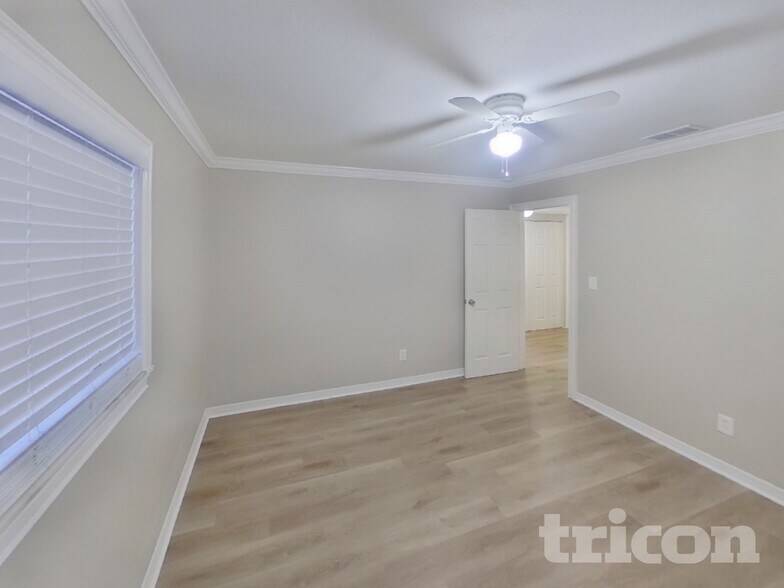 Building Photo - 3210 W Tyson Ave