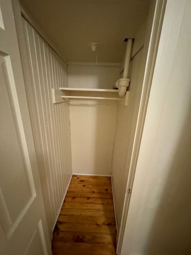 Building Photo - Quiet Forested 2 Bedroom Unit