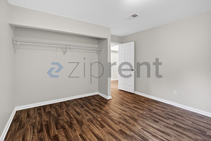 Building Photo - 3575 Oakvale Rd