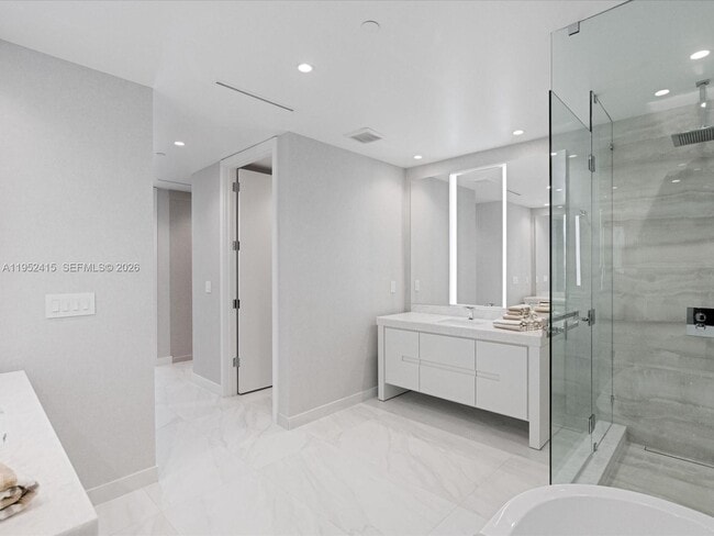 Building Photo - 220 SE Mizner Blvd