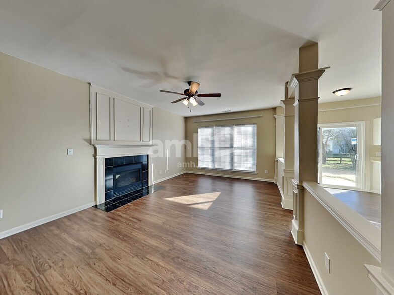 Building Photo - 8933 Coppermine Ln
