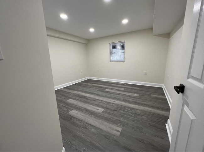 Building Photo - 10112 Tamarack Dr