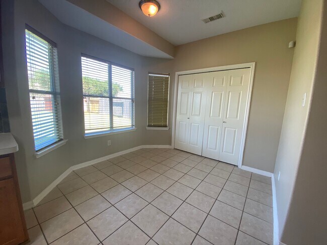 Building Photo - 907 Christopher Ln