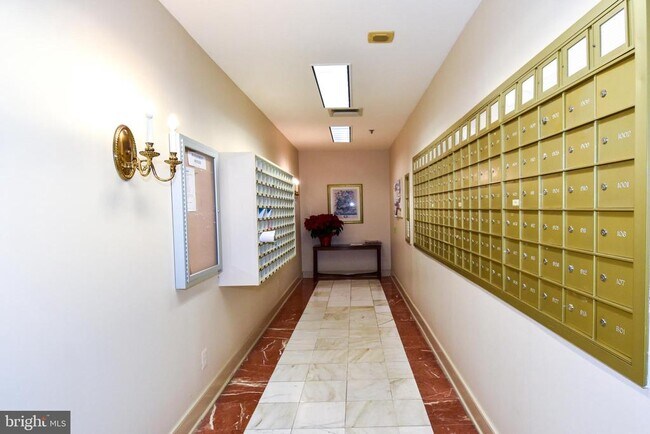 Building Photo - 5450 Whitley Park Terrace