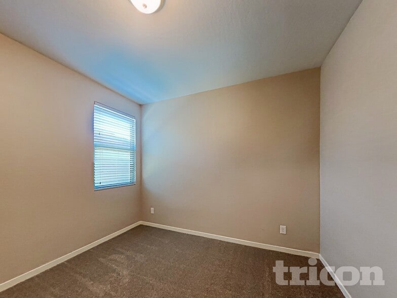 Building Photo - 2422 S 236th Dr