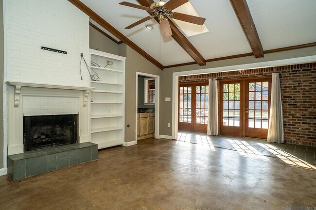 Building Photo - 3736 Sessions Dr