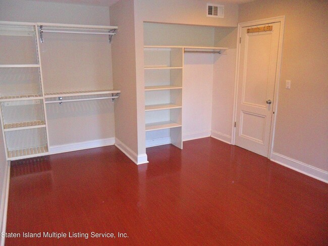 Building Photo - 111 Pond Way