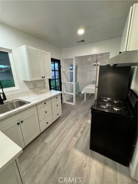 Building Photo - 449 S Pampas Ave
