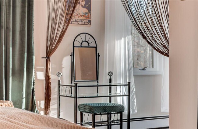 Building Photo - 441 Burlingham Rd