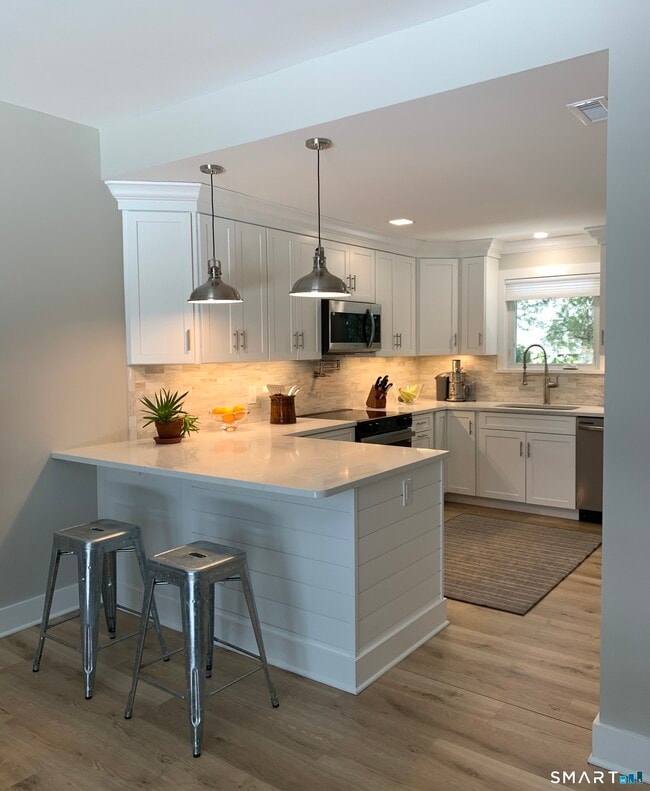 Building Photo - 400 Heritage Vlg