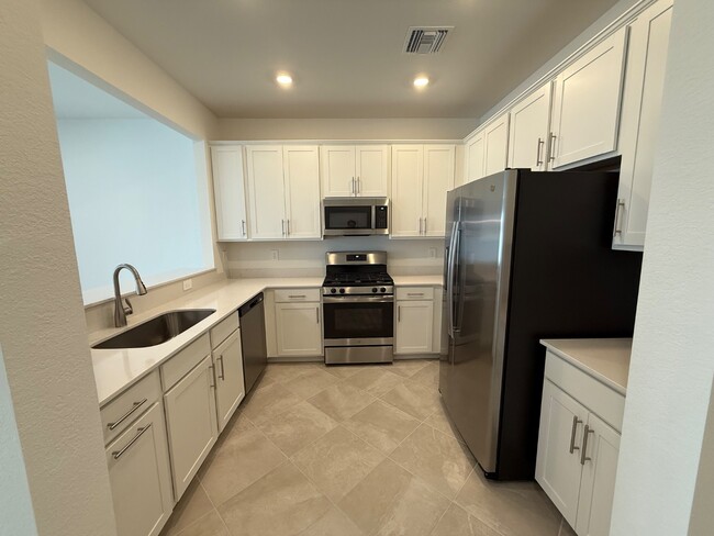 Building Photo - 14995 White Pearl Rd