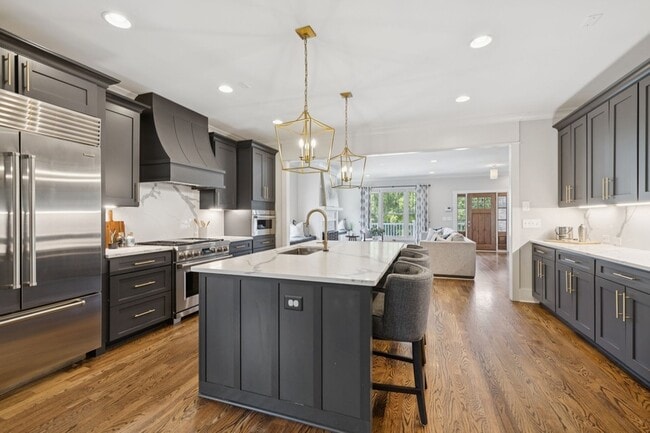 Building Photo - 2310 Vaulx Ln