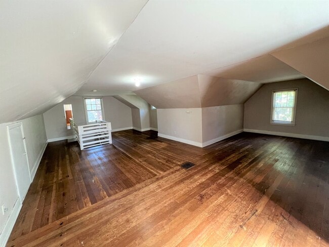 Building Photo - Convenient Living Near K-State & Aggieville!