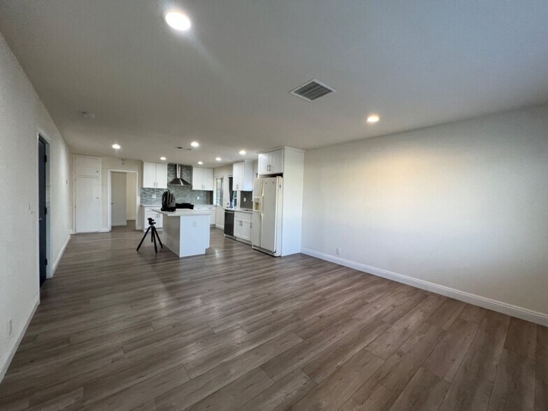 Building Photo - 9030 Ramona Ave