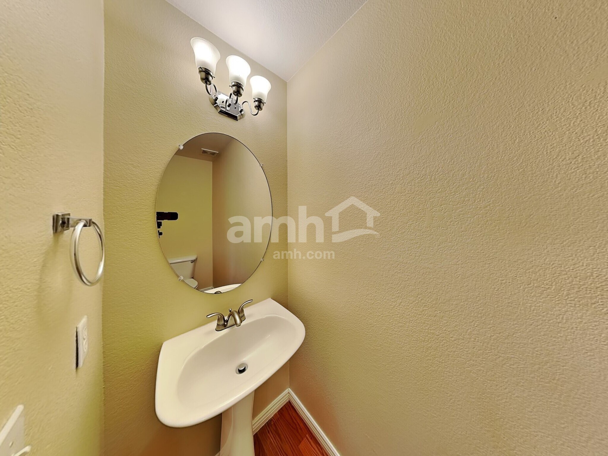 Building Photo - 4096 Netherland St