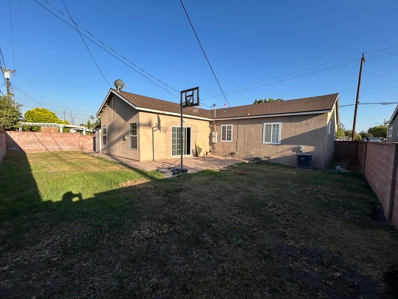 Building Photo - 8591 Crescent Ave
