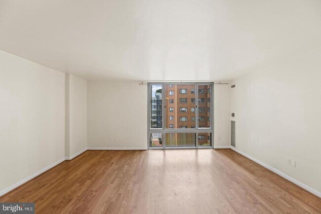 Building Photo - 950 25th St NW