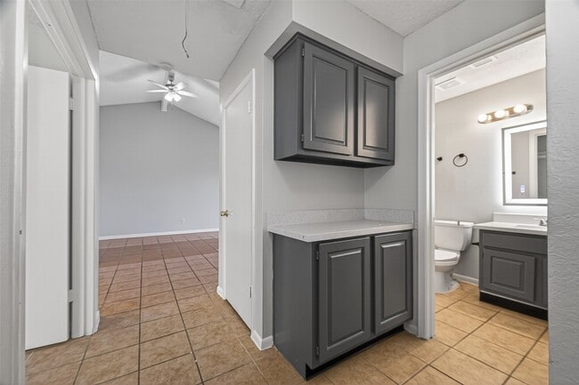 Building Photo - 5211 Devon Green Dr