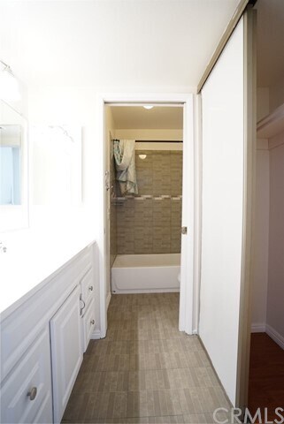 Building Photo - 1012 S Marengo Ave