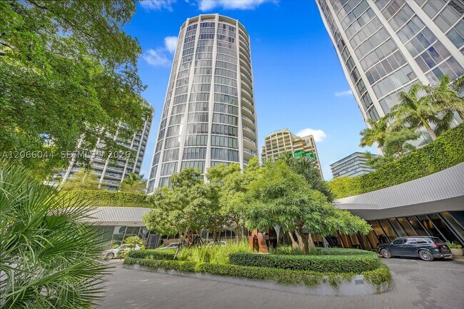 Building Photo - 2821 S Bayshore Dr