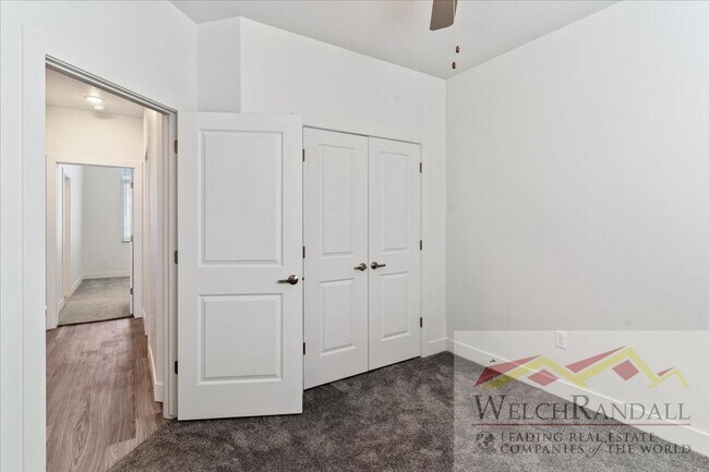 Building Photo - Beautiful 3 Bed 2.5 Bath Townhome in West ...