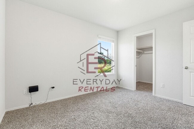 Building Photo - 3 bedroom 2 bath open concept