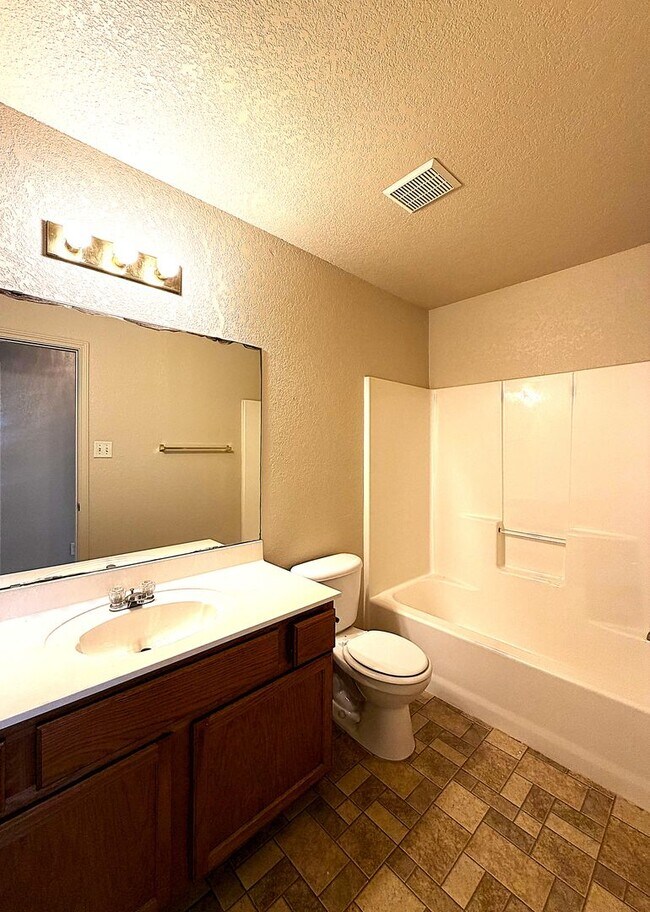 Building Photo - 5208 Lauren Lea Dr