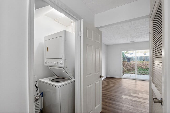 Building Photo - 21864 Ronald Dr