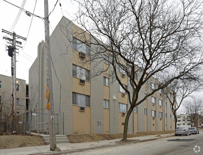 Building Photo - 2848 W Wells St
