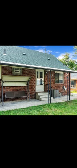 Building Photo - 3444 Saint Bernard Dr