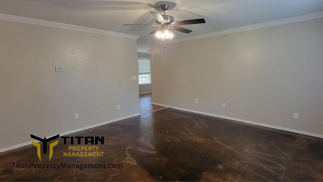 Building Photo - 3bed/ 2 bath home