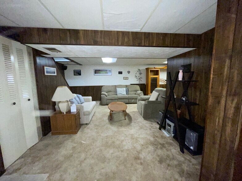 Building Photo - 236 Cresthaven Ln