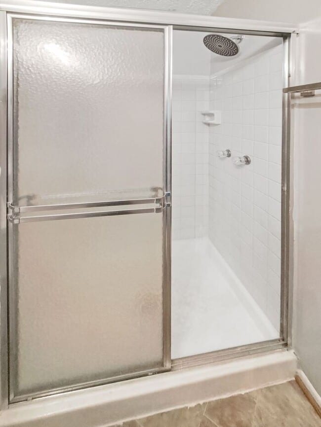 Building Photo - Gorgeous End Unit 2-Level Townhome in Wald...