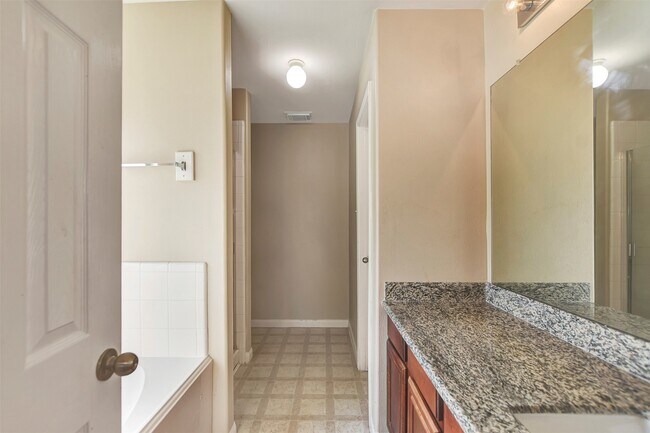 Building Photo - 2618 Shearwater Bend Dr