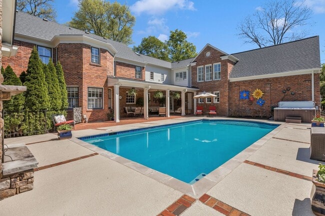 Building Photo - Extremely RARE opportunity in Green Hills