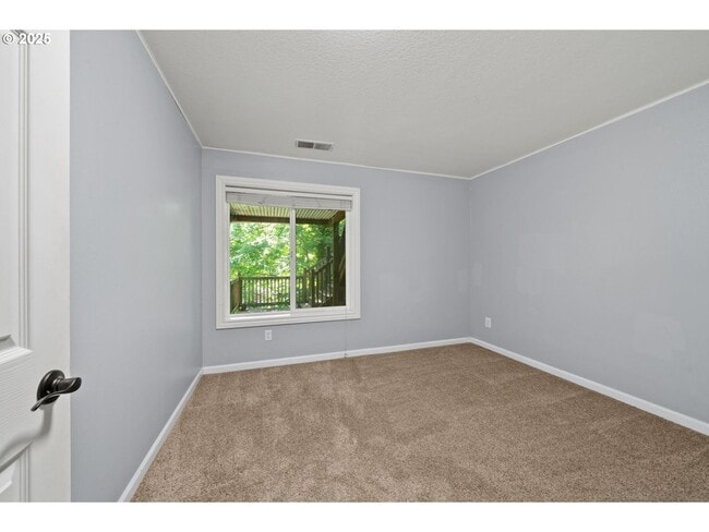Building Photo - 3 levels, 7 bedrooms , lower level apartme...