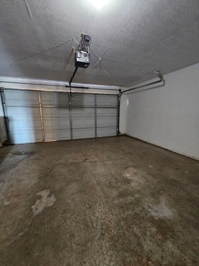 Building Photo - 1204 Burkshire Terrace