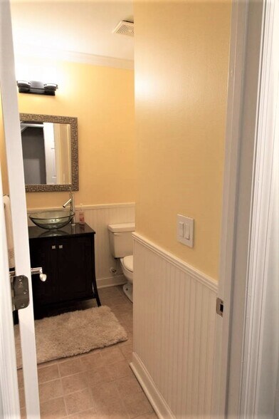 Building Photo - 252 Howle Ave