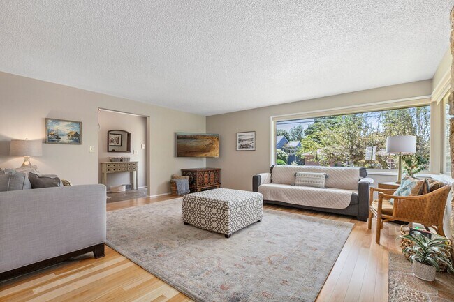 Building Photo - 4bd/2.75ba Seattle House
