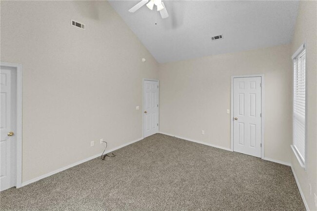 Building Photo - 1552 S Tally Ho Dr