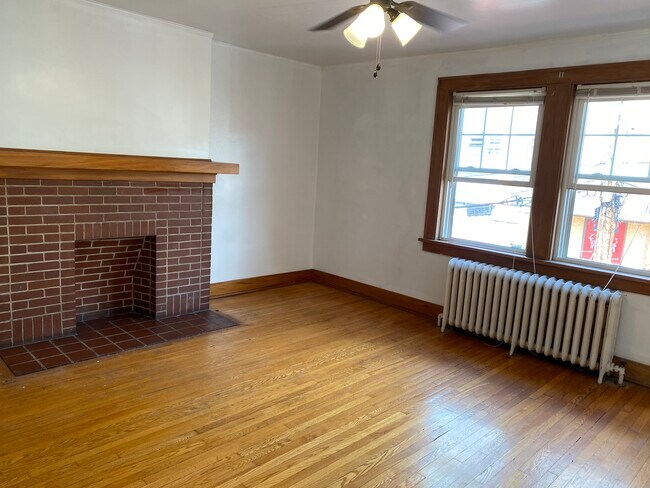Master bed - 107 W Sycamore St