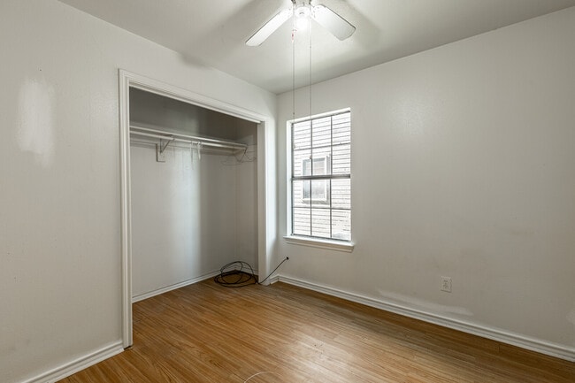 Building Photo - 909 Shepherd St