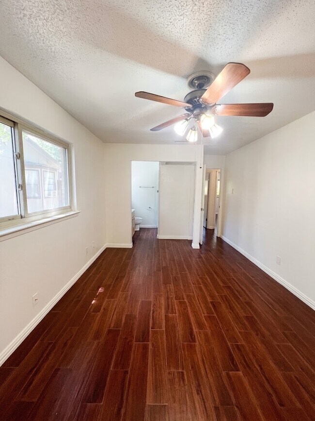 Building Photo - 1617 Crest Park Dr