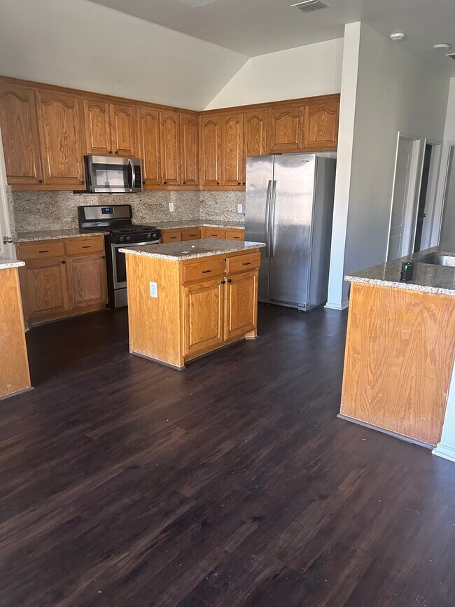 Building Photo - 403 Victory Ln