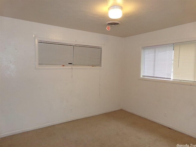 Building Photo - 39 Hatfield Dr