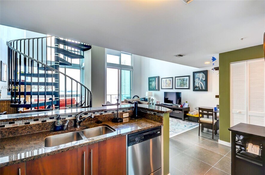 Building Photo - 300 S Biscayne Blvd