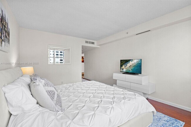 Building Photo - 2501 S Ocean Dr